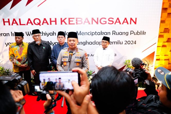 
					Kapolda Sumut, Irjen Pol Agung Setya Imam Efendy, mengajak seluruh masyarakat untuk sama-sama menciptakan Pemilu 2024 aman dan damai khususnya di Provinsi Sumatera Utara