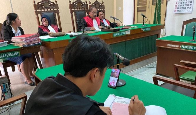 
					Eks Penyidik Polsek Medan Area Aipda Suhendri (48) divonis bebas oleh majelis hakim Pengadilan Negeri (PN) Medan