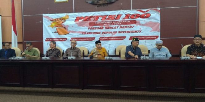 
					Tokoh Petisi 100 Pemakzulan Jokowi siap berdebat dengan Yusril Ihza Mahendra dan Jimly Asshiddiqie (ilustrasi)