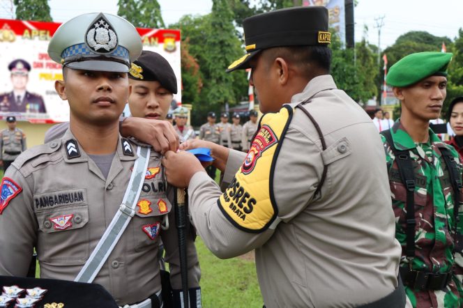 
					Kapolres Bengkulu Utara AKBP Lambe Patabang Birana, S.I.K, M.H dalam Apel Gelar Pasukan Ops Keselamatan Nala dan Pencanangan Aksi Keselamatan Jalan Polres Bengkulu Utara T.A- 2024
