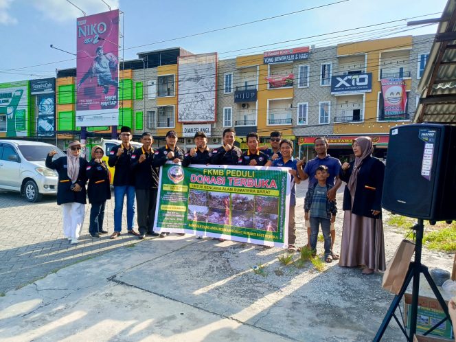 
					FKMB Provinsi Riau dan LRC galang dana untuk korban bencana alam di wilayah Sumatera Barat