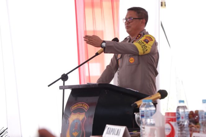 
					Kapolda Sumut,Irjen Pol Agung Setya Imam Effendi