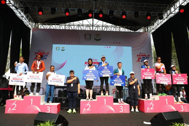 
					Polwan Polda Sumut dan Bhayangkari borong podium juara lomba lari Kemala Run di BSD Tangerang
