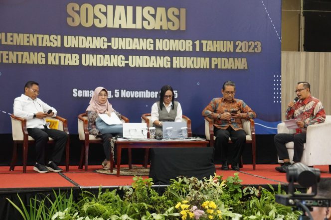 
					Sosialisasi KUHP baru oleh Divisi Hukum Mabes Polri dan Bidkum Polda Jateng yang dipandu oleh managing Karman Sastro & Associates atau advokat senior Sukarman, S.H., M.H.  
