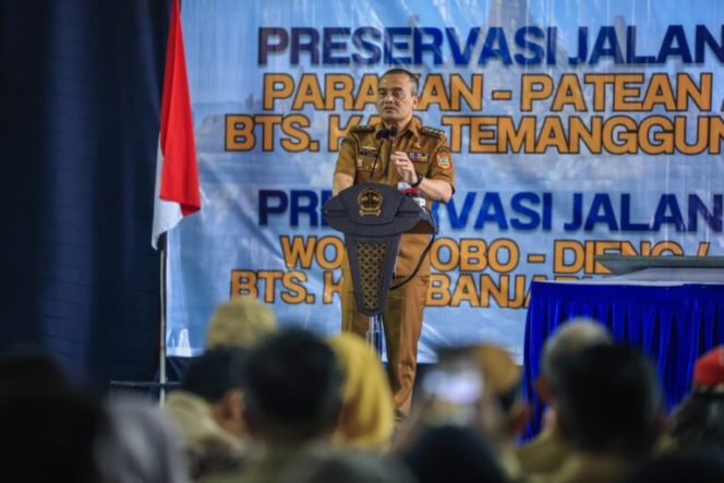 
					Gubernur Jawa Tengah Ahmad Luthfi meresmikan dua paket preservasi atau pemeliharaan jalan yang dipusatkan di Balai Desa Ngadirejo, Kecamatan Ngadirejo, Kabupaten Temanggung, Senin (23/2/2026). (Foto:Dok.Jatengprov)
