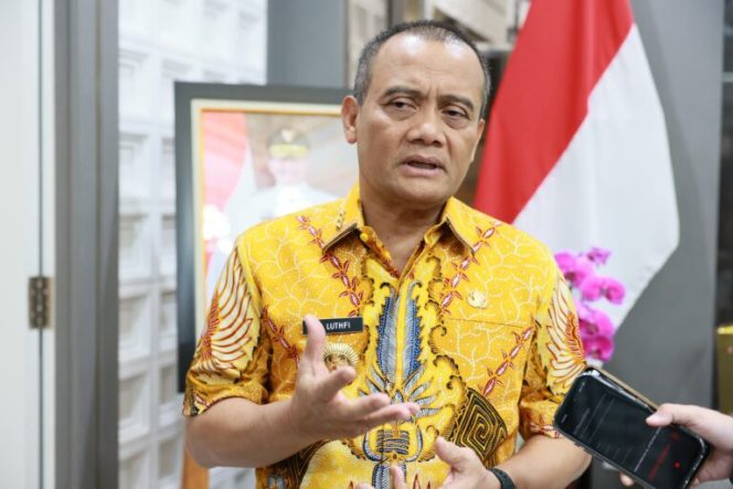 
					Gubernur Jawa Tengah Ahmad Luthfi meminta kepada aparat penegak hukum untuk menindak tegas aksi premanisme yang dilakukan oleh siapapun, termasuk petugas debt collector. (Foto:Dok.Jatengprov)
