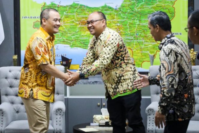 
					Audiensi Gubernur Jawa Tengah, Ahmad Luthfi, dengan Panitia Tawur Agung Nasional 2026
di Kantor Gubernur, Kamis (26/2/2026). (Foto:Dok.Jatengprov)
