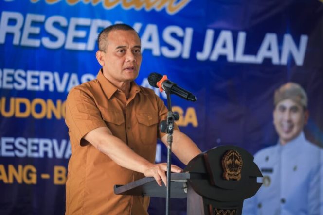 
					Gubernur Luthfi, saat meresmikan hasil preservasi Jalan Randudongkal–Moga dan Jalan Pemalang–Bantarbolang, Rabu (18/2/2026). (Foto:Dok.Jatengprov)

