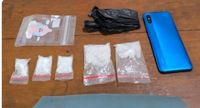 
					Barang bukti lima paket sabu dengan berat bruto 46,79 gram. (Foto:Dok.Polda Jateng)
