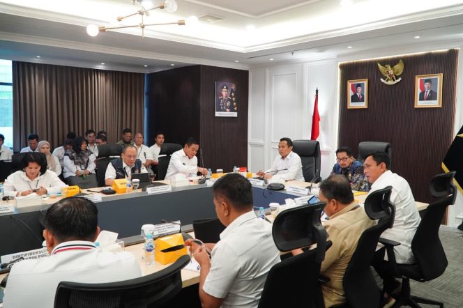 
					Satgas Saber Pangan menegaskan, pengawasan masif ini bertujuan menjaga rantai distribusi tetap lancar, menutup celah penimbunan, sekaligus memastikan masyarakat tidak menjadi korban permainan harga maupun pangan berbahaya. (Foto:Dok.Humas Polri)
