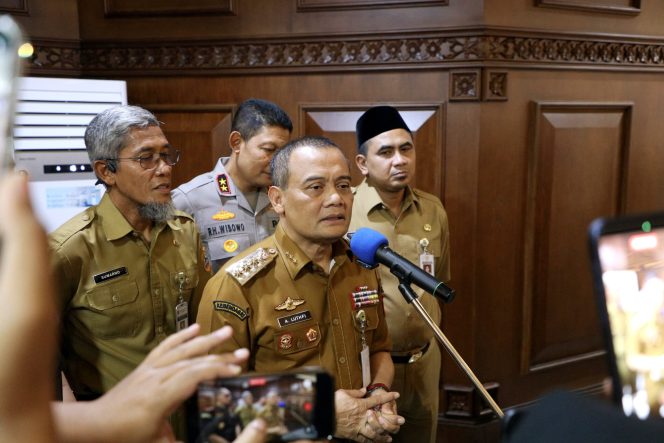 
					Gubernur Jawa Tengah, Ahmad Luthfi memastikan 13.077 PPPK PW akan menerima tunjangan hari raya (THR). (Foto:Dok.Jatengprov)
