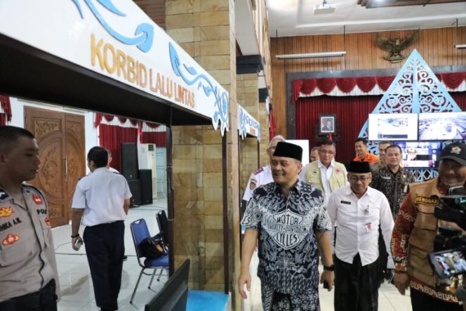 
					Gubernur Jawa Tengah Ahmad Luthfi saat peresmian Posko Terpadu Lebaran Pemprov. (Foto:Dok.Jatengprov)
