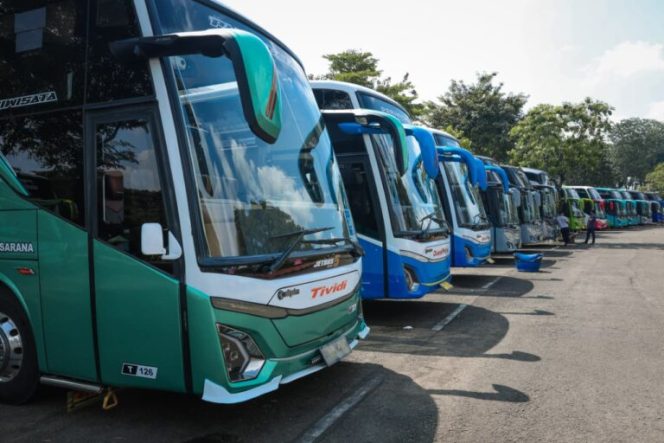 
					Mudik Gratis Lebaran 2026 Pemprov Jateng: Ratusan armada bus mulai berdatangan di Areal Parkir Museum Purna Bhakti Pertiwi, TMII, Jakarta Timur, Minggu (15/3/2026). (Foto:Dok Jatengprov)