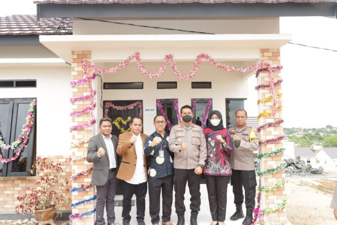 
					Kapolres Banjar Saksikan Bank BTN Serah Terimakan Kunci Rumah Subsidi ke Personil Polri