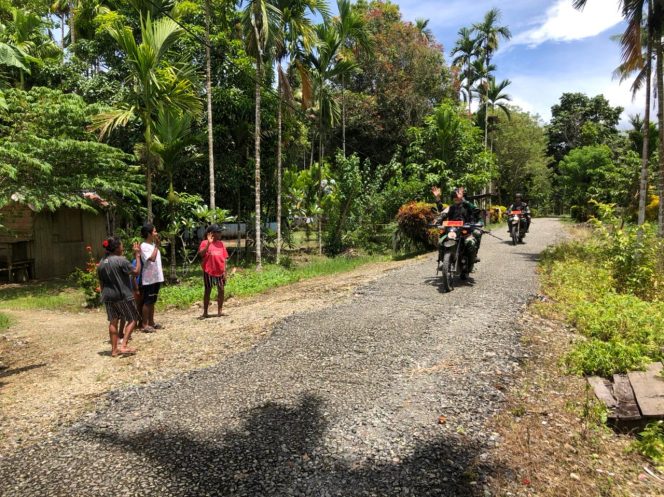 
					Satgas Pamtas Yonif 132/BS Bersama Perangkat Desa Wambes Berkomitmen Ciptakan Rasa Aman Bagi Masyarakat