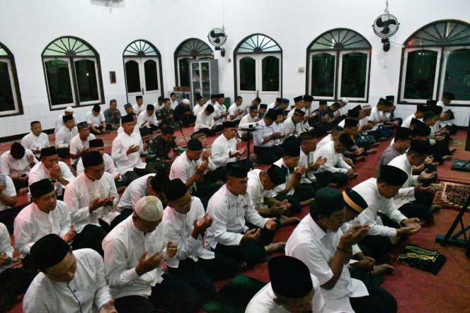 
					Lewat Virtual, Prajurit Wijayakusuma Ikuti Istighotsah Kubra Peringati Isra Mi’raj
