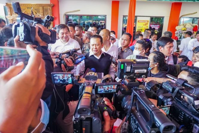 
					Hadiri Peresmian Graha Pena 98, Ketua MPR RI Bamsoet Usulkan Sistem Pemilu Campuran Terbuka dan Tertutup