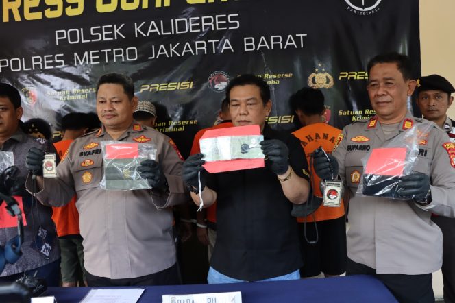 
					Polres Metro Jakbar Tangkap Komplotan Polisi Gadungan