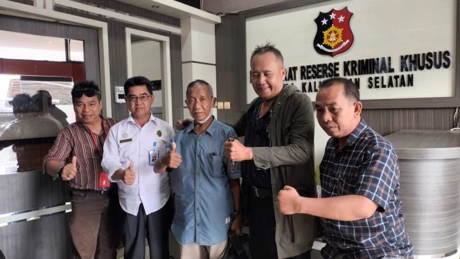 
					Lapor Ke Ditreskrimsus Polda Kalsel, Koalisi LSM dan Ormas Se Kalsel: Siapa Yang Menabur Angin, Dia Akan Menuai Badai