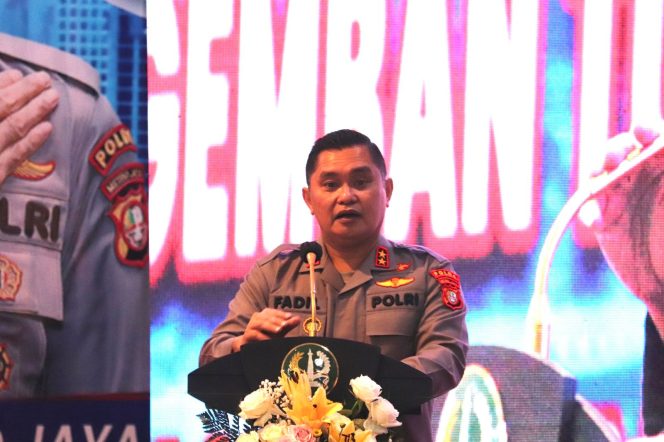 
					Kapolda Metro Jaya: Polisi RW Harus Buat Masyarakat Tersenyum