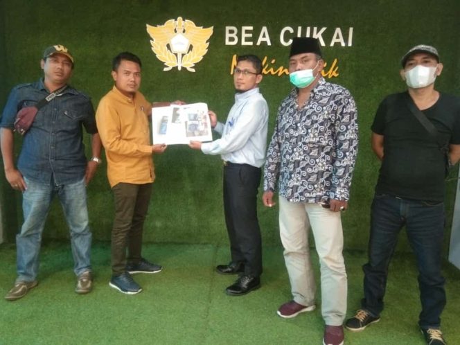 
					Banyak Pabrik Rokok Ilegal di Pamekasan dan Sumenep, AMI Minta Bea Cukai Jatim Tegas