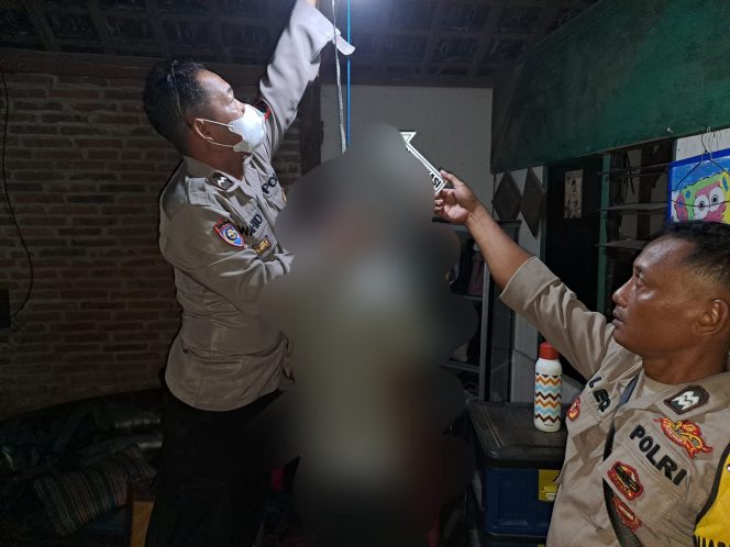 
					Suami di Pati, ditemukan Istrinya Tewas Gantung Diri di Ruang Tamu