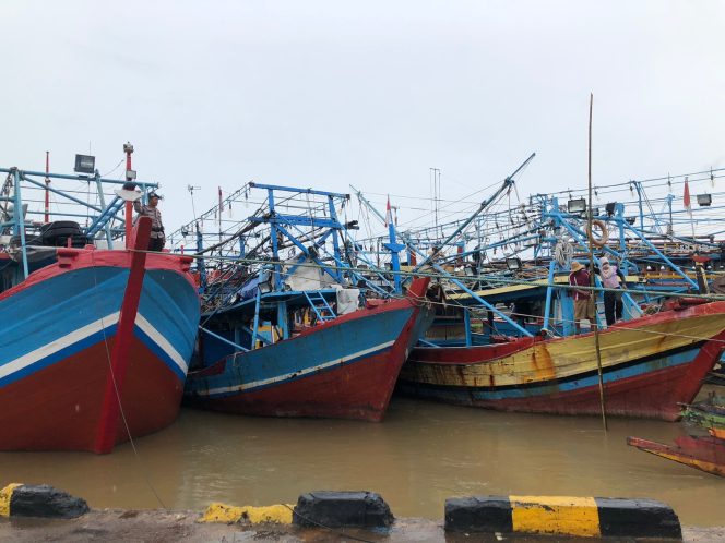 
					Kondisi dermaga pelabuhan umum Juwana sebelum kapal-kapal penangkap ikan dipindahkan
