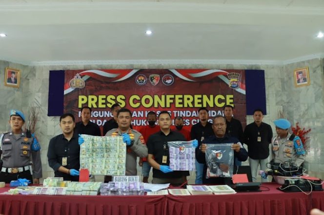
					Polres Cilegon Bekuk 2 Pelaku Pembuatan Uang Palsu