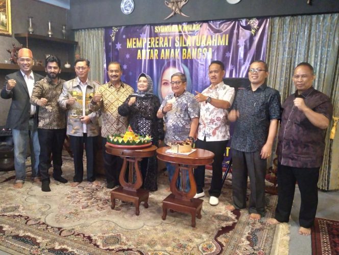 
					Jacob Ereste: Acara Milad Prof. Indira Santi Kertabumi Dalam Khidmat Konsolidasi dan Silaturahmi Kebangsaan Anak Negeri