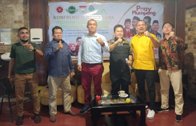 
					Konferensi Pers gabungan elemen Aktivis Pemuda Nasional desak Presiden Jokowi segera mencopot menteri BUMN, Dirut Pertamina dan Komut Pertamina