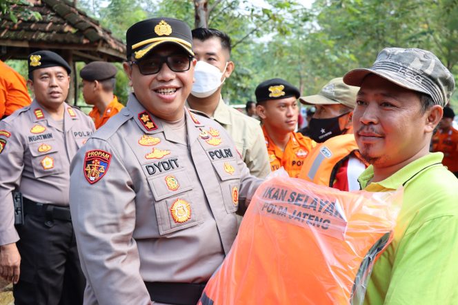 
					Polres Kudus Gelar Giat Program Selayar Di Bendungan Logung