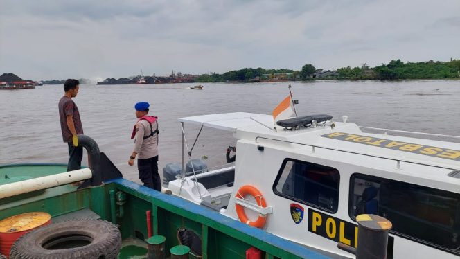 
					Sat Polairud Polres Batola Polda Kalsel Laksanakan Sambang dan Patroli Perairan di Sungai Barito