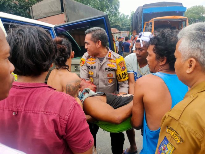 
					Aksi Heroik Kapolres Batu Bara Evakuasi Korban Laka Beruntun di Jalinsum Datuk Tanah Datar