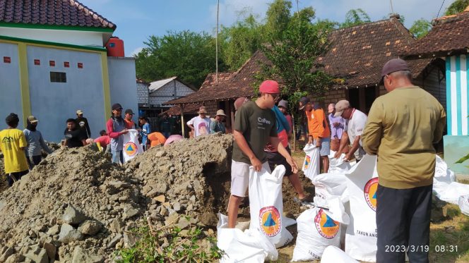 
					Quick Respons, Masyarakat dan Stake Holder Lakukan Langkah Cepat Penanganan Longsor di Maguan