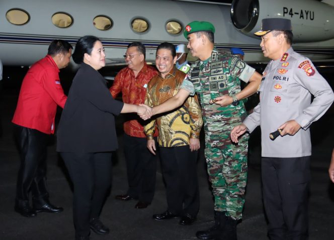 
					Pangdam XII/Tpr Bersama Forkopimda Sambut Kedatangan Ketua DPR RI