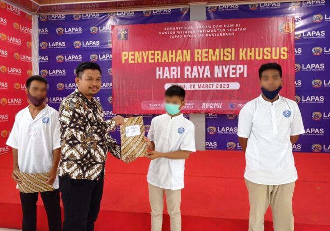 
					Berkelakuan Baik dan Rajin Ikuti Pembinaan, 3 WBP Lapas Banjarbaru Terima Remisi Khusus Hari Raya Nyepi Tahun 2023
