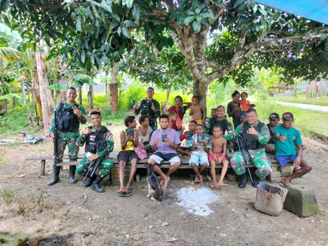 
					Ciptakan Hubungan Yang Harmonis, Satgas Yonif 132/BS Mengunjungi Masyarakat Kp. Kalimao