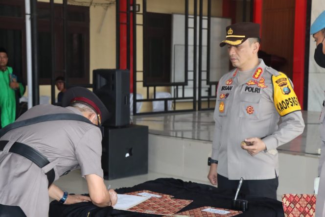 
					Kapolresta Deli Serdang Pimpin Serah Terima Jabatan Tiga Kapolsek Di Wilayah Hukumnya Dan Pelepasan Purna Bhakti