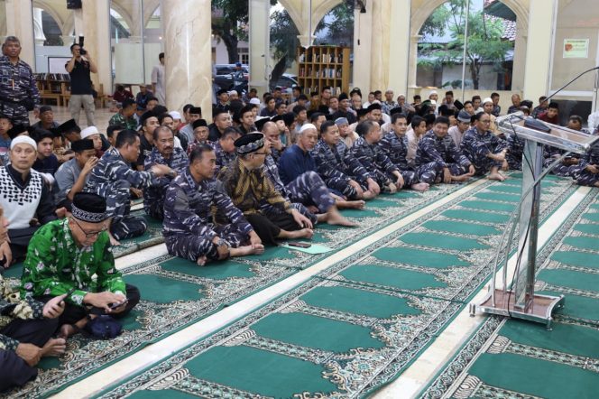 
					Alumni Taruna Akabri Laut 1989 Gelar Bakti Sosial Untuk Para Santri