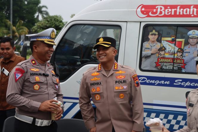 
					Keseruan Di Bulan Ramadhan, Satlantas Polresta Pati Berbagi 500 Takjil ke Masyarakat