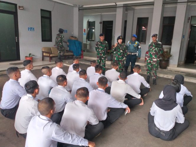 
					Komandan Lanal Bandung Lepas Pemberangkatan Casis Caba dan Cabawan TNI AL Tahun 2023