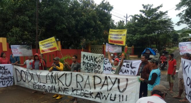 
					Kesal Jalan Tayu- Puncel Rusak Parah, Warga Puncel Dukuhseti Pati Turun ke Jalan Protes Pemerintah