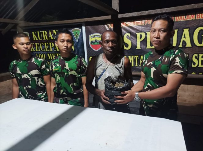 
					Satgas Yonif 132/BS Kembali Menerima Penyerahan Ganja Seberat 300gram Oleh Masyarakat Distrik Waris