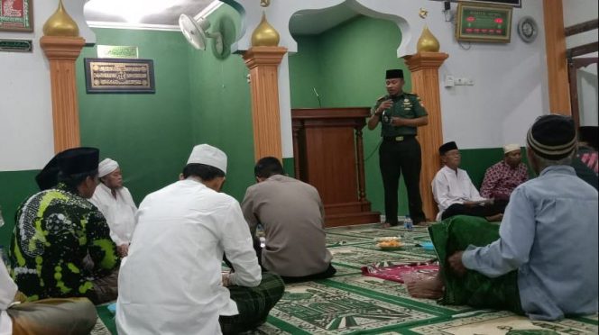 
					Jalin Ukhuwah di Bulan Suci Ramadhan, Forkopincam Sidoharjo Laksanakan Taraweh Keliling