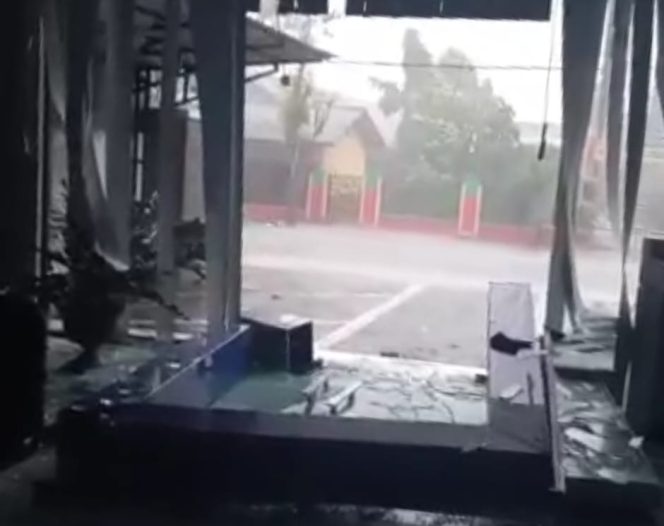 
					Puting Beliung Terjang Puluhan Rumah di Ronggomulyo Kayen Pati