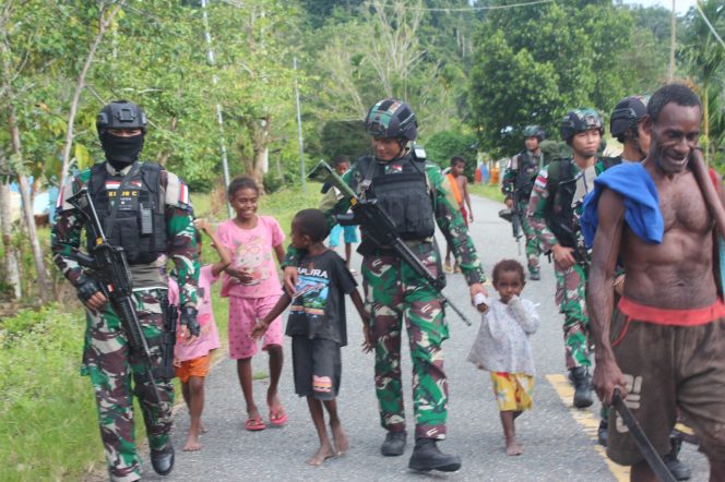 
					Perkuat Ikatan Persaudaraan, Satgas Yonif 132/BS Mengunjungi Tokoh Adat Kp. Kalibom