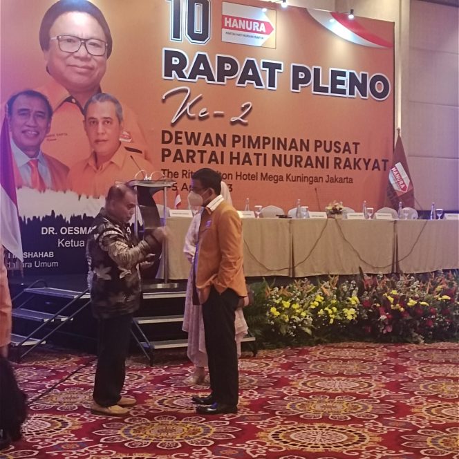 
					Boss Aliansi Relawan Jokowi Gabung HANURA