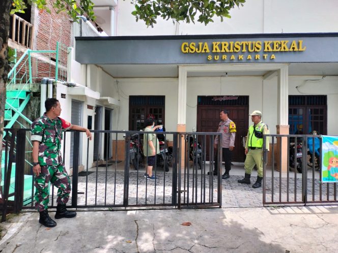 
					Jelang Jumat Agung Dan Paskah, Babinsa Koramil Jebres Masifkan Patroli Wilayah