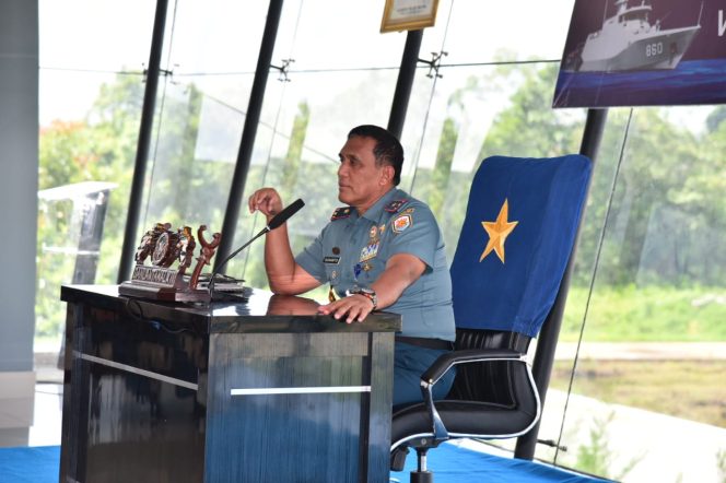 
					Danlantamal XII Tekankan Pentingnya Peran Individu Dalam Organisasi Pada Jam Komandan
