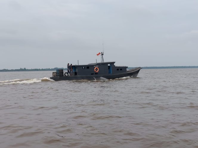 
					POS TNI AL Bengkalis Laksanakan SAR Laka Laut di Perairan Selat Padang Bengkalis